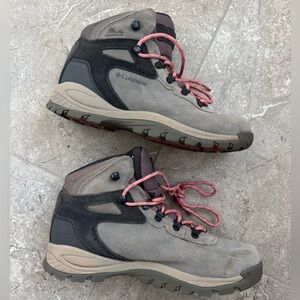 10 Columbia Women's Newton Ridge Plus Waterproof Hiking Boots Gray Pink